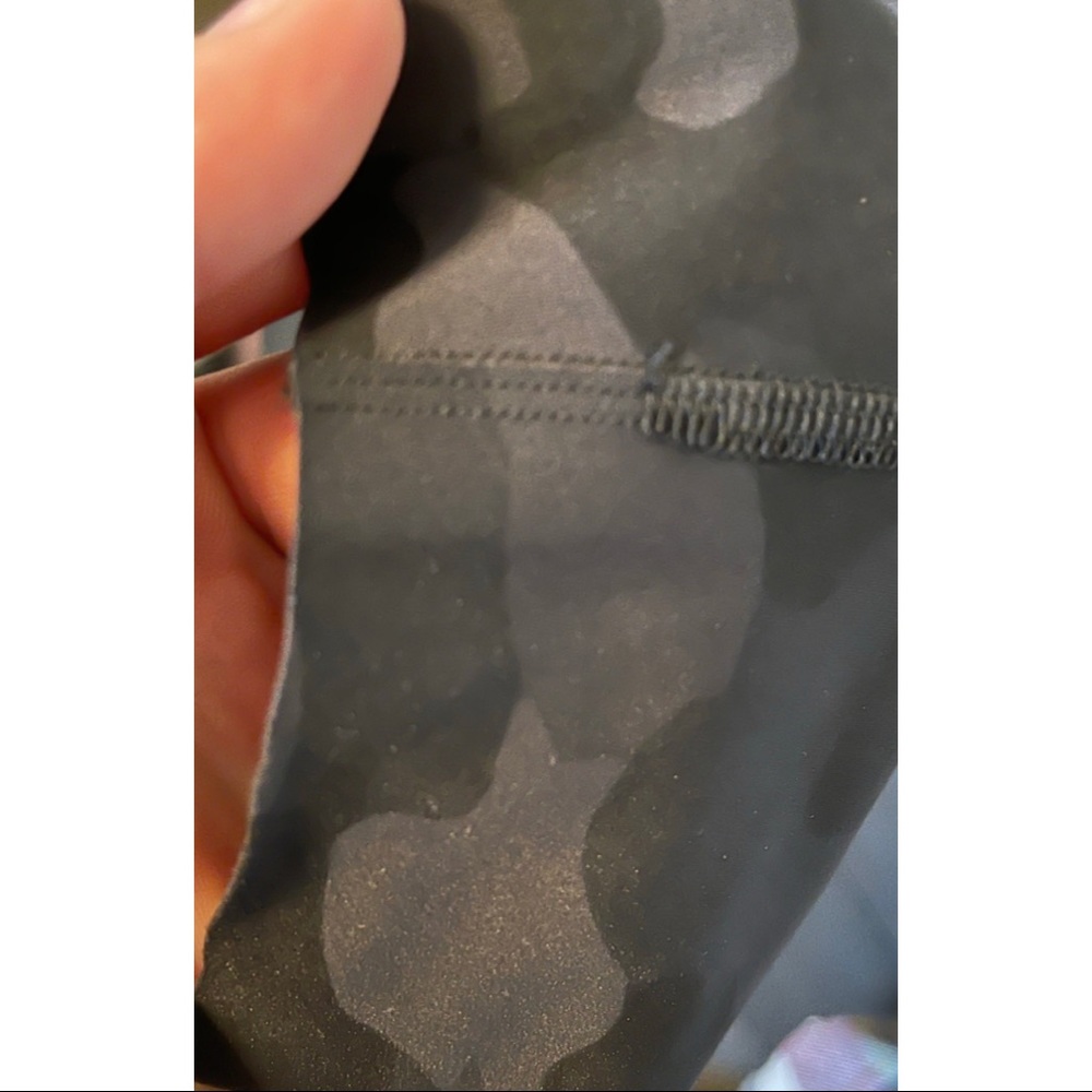 Lululemon Women's Fast and Free Crops Camo Size 14 - Picture 4 of 4